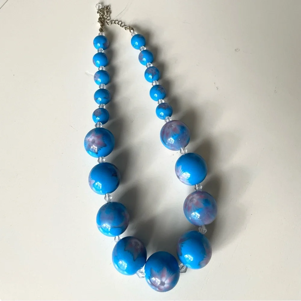 Vintage/style chunky graduated blue floral lucite? beaded necklace